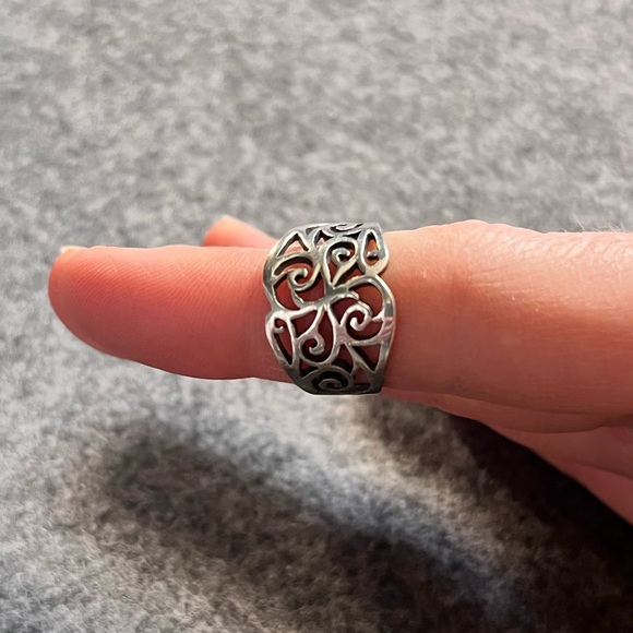 Sterling Silver ornate ring - Picture 3 of 3